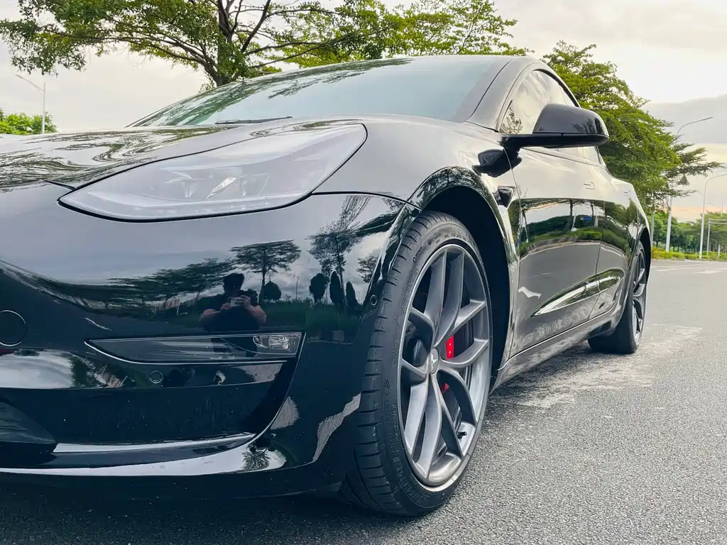 Tesla Model 3 — фото 14