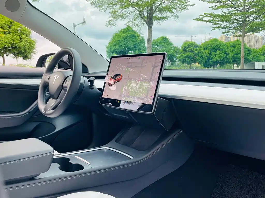 Tesla Model 3 — фото 20