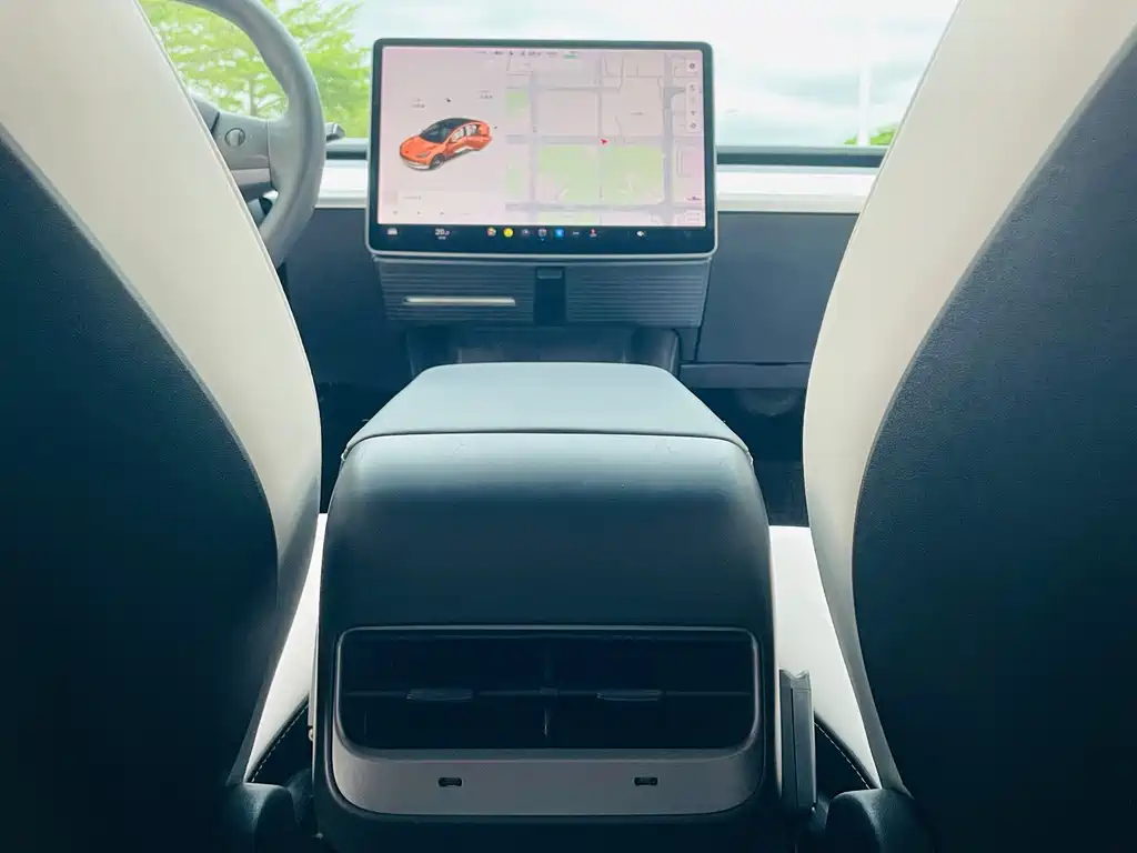 Tesla Model 3 — фото 21