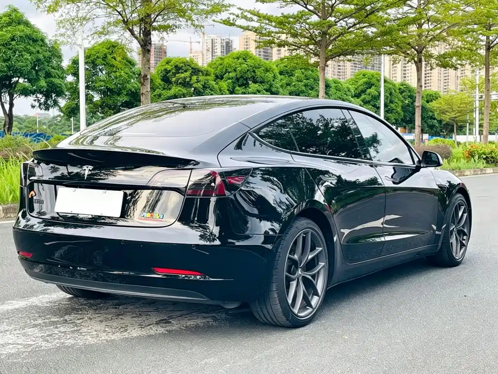 Tesla Model 3 — фото 5