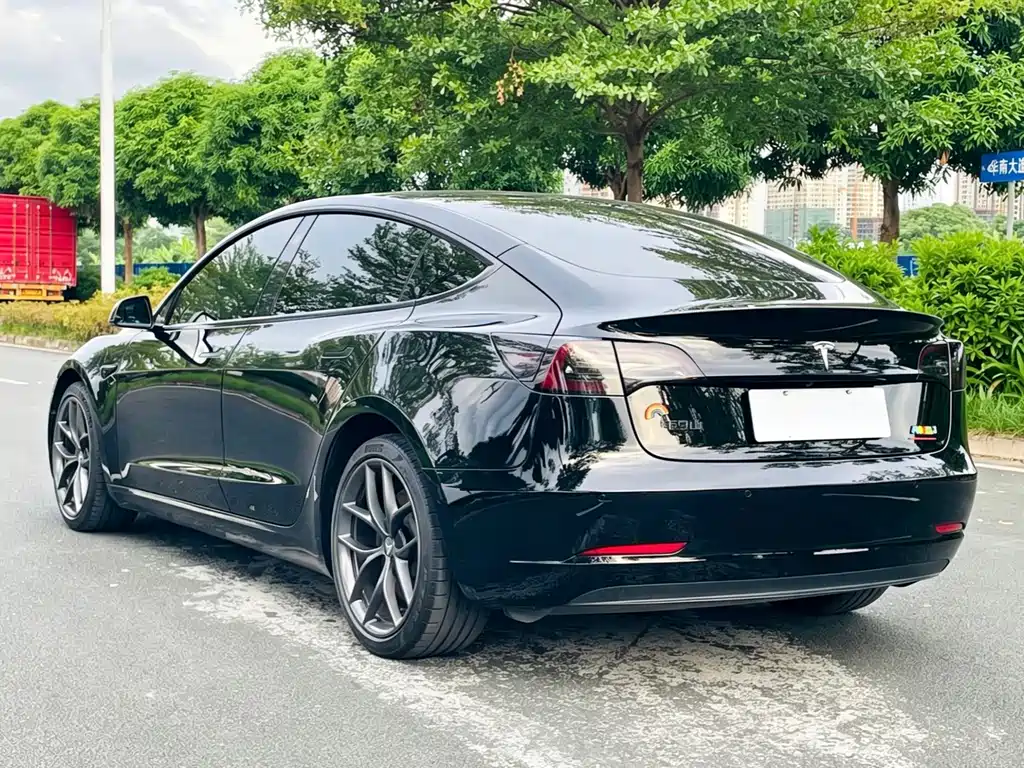 Tesla Model 3 — фото 7