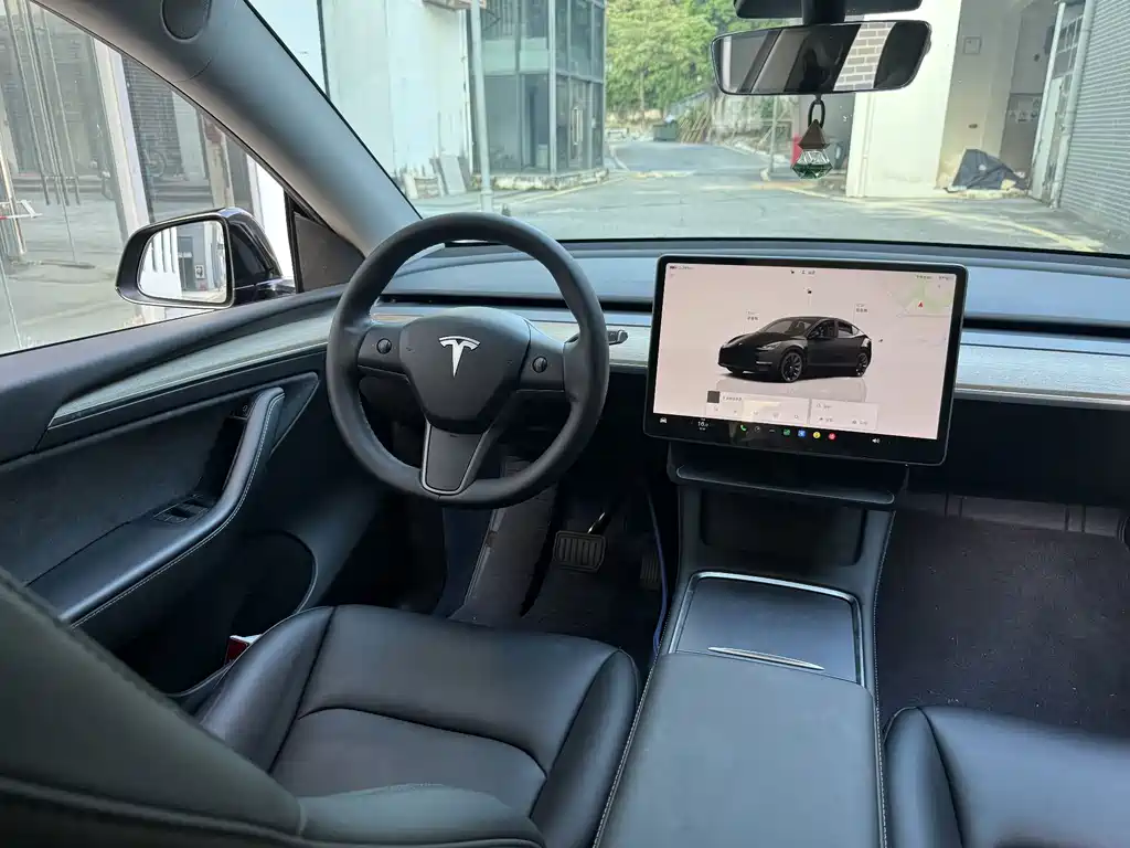 Tesla Model Y — фото 13