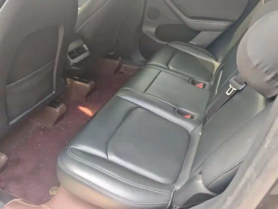 Tesla Model Y — фото 11