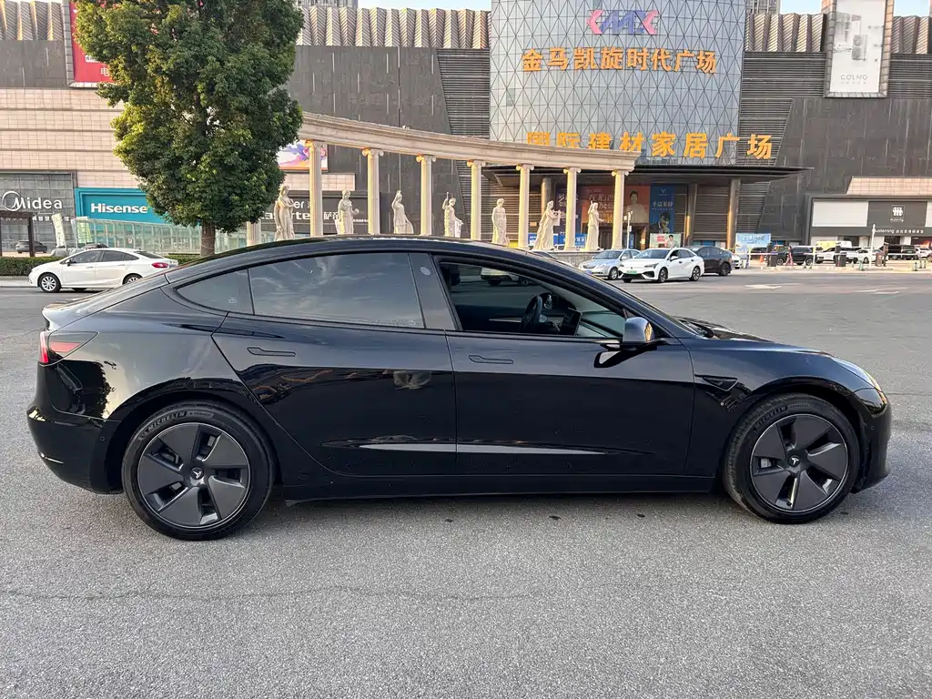 Tesla Model 3 — фото 12