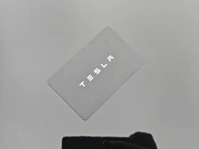 Tesla Model 3 — фото 11