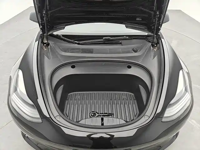 Tesla Model 3 — фото 15