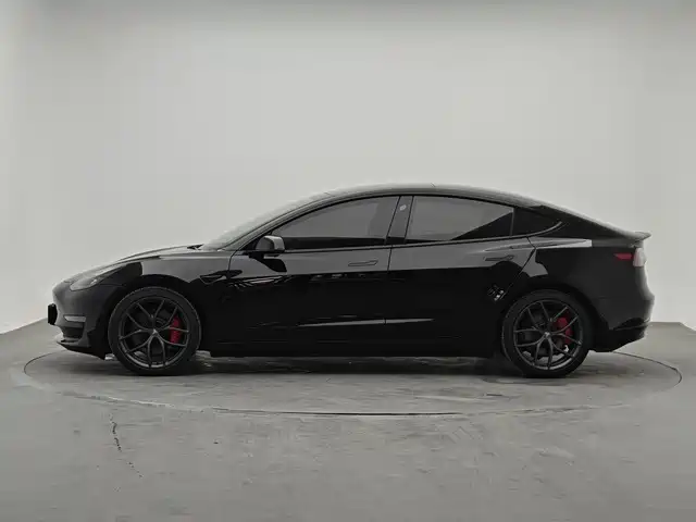 Tesla Model 3 — фото 3