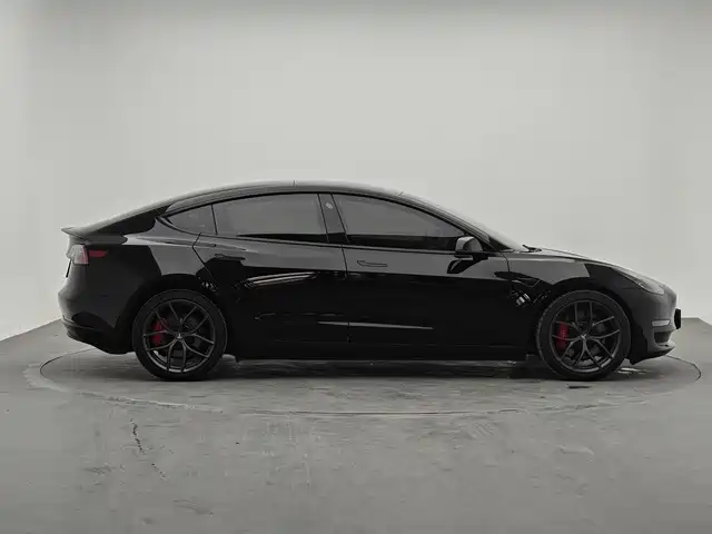 Tesla Model 3 — фото 4