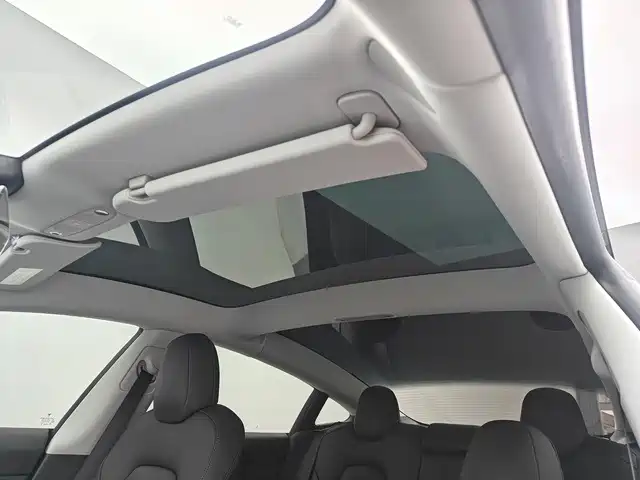 Tesla Model 3 — фото 10