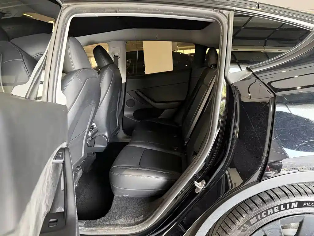 Tesla Model Y — фото 5