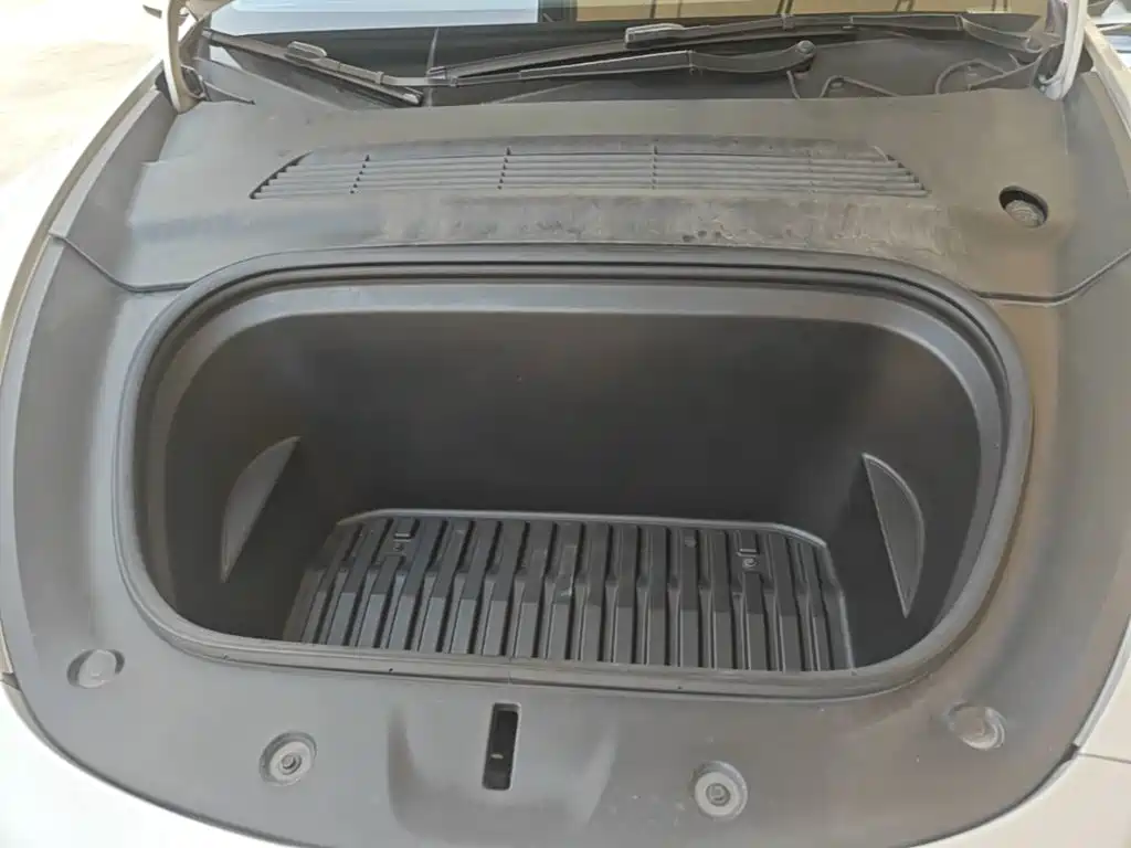 Tesla Model Y — фото 20