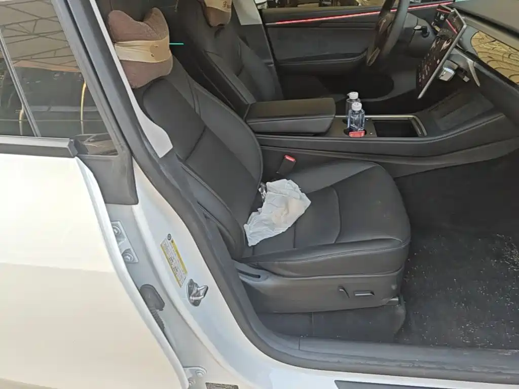 Tesla Model Y — фото 25