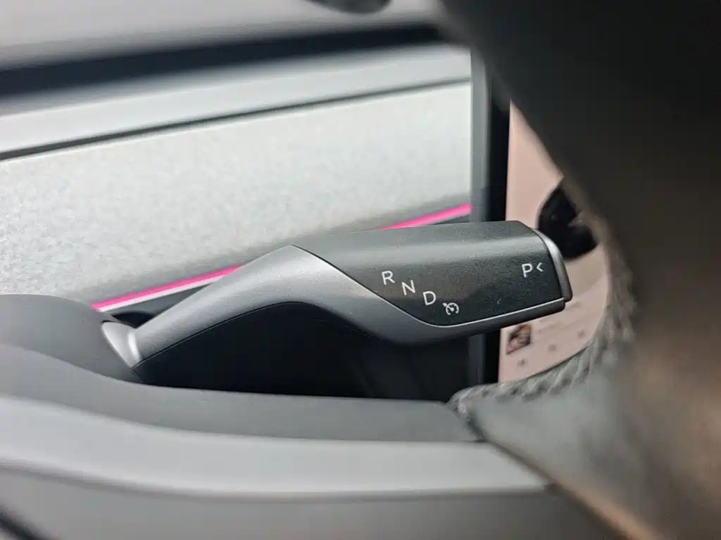 Tesla Model Y — фото 14