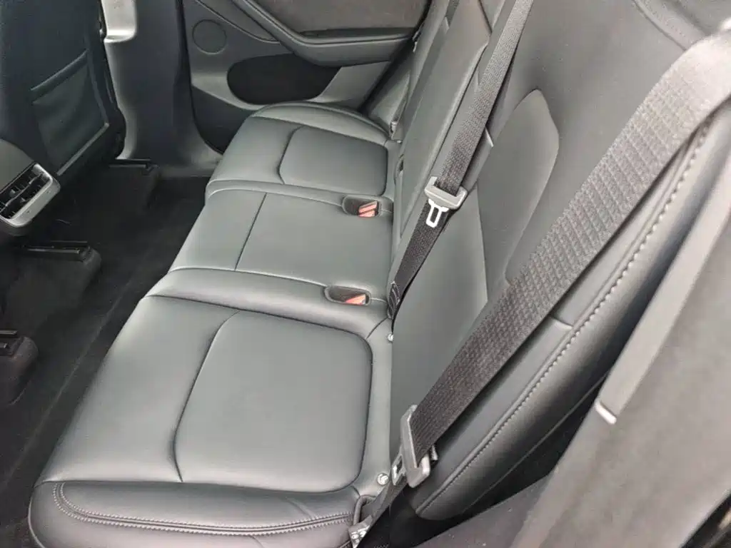 Tesla Model Y — фото 17