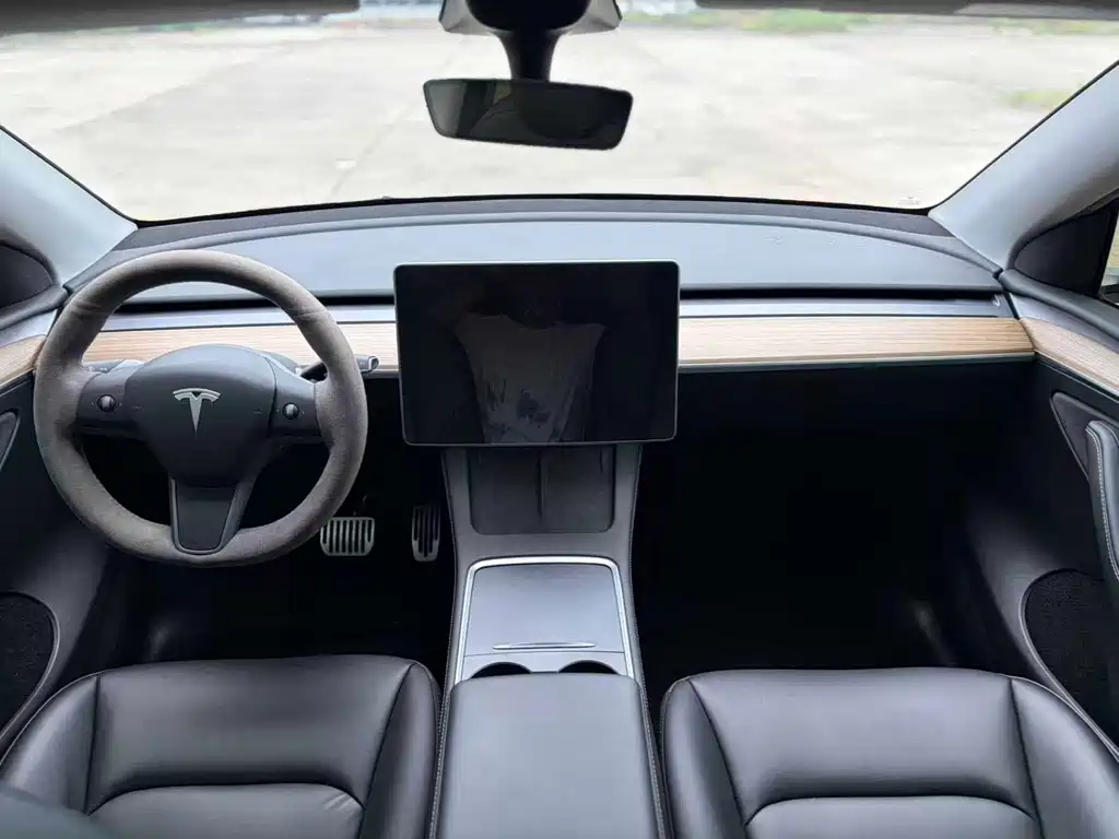 Tesla Model Y — фото 5