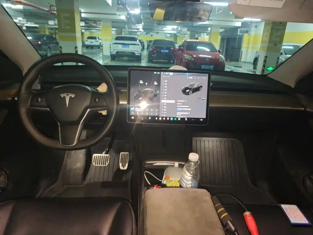 Tesla Model Y — фото 13