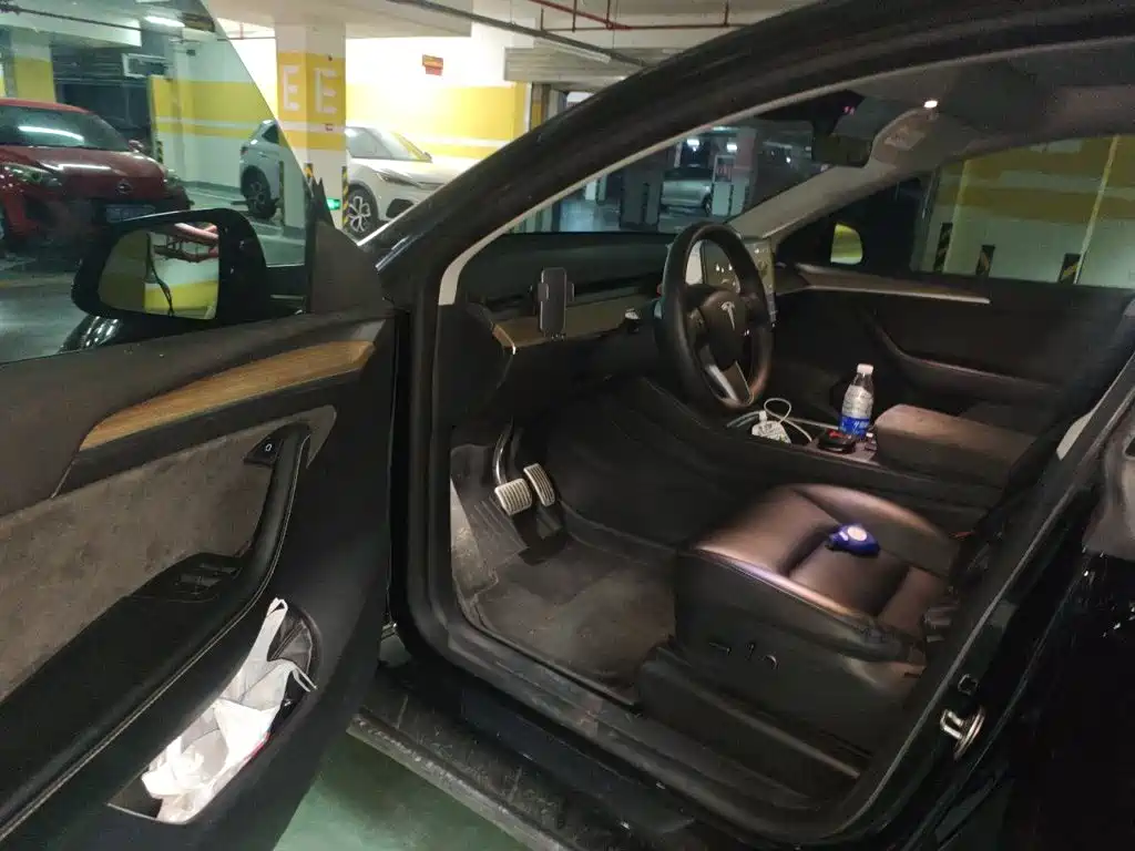 Tesla Model Y — фото 14