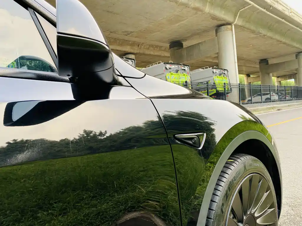 Tesla Model Y — фото 13