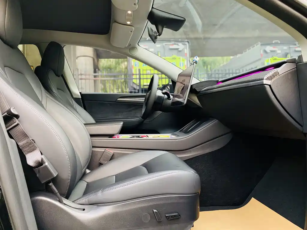 Tesla Model Y — фото 10