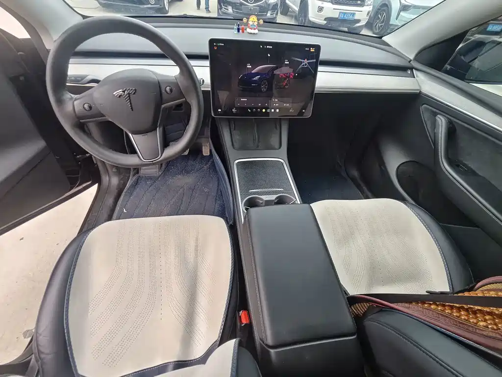 Tesla Model Y — фото 6