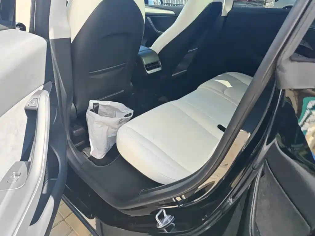 Tesla Model Y — фото 17
