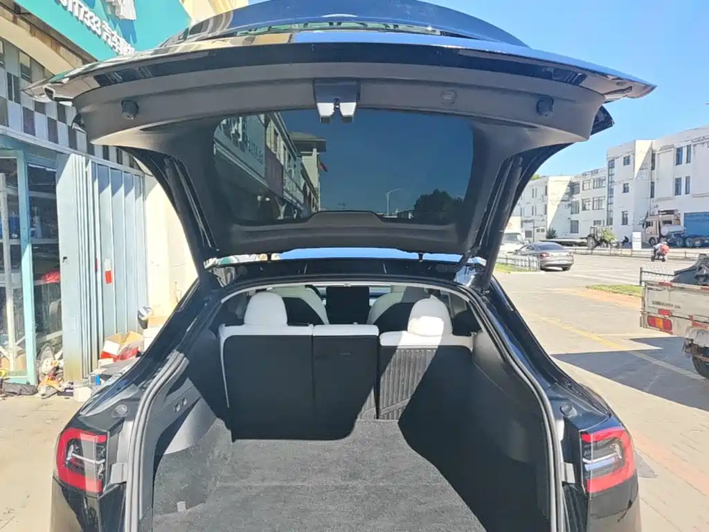 Tesla Model Y — фото 19