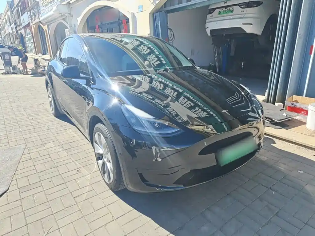 Tesla Model Y — фото 4