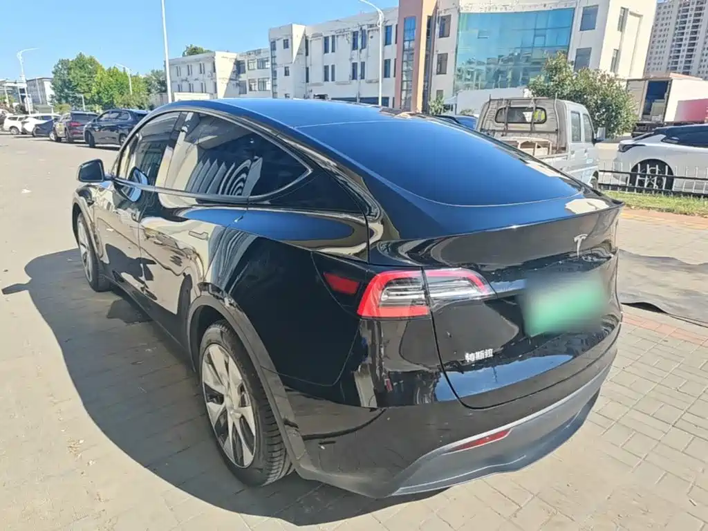 Tesla Model Y — фото 5
