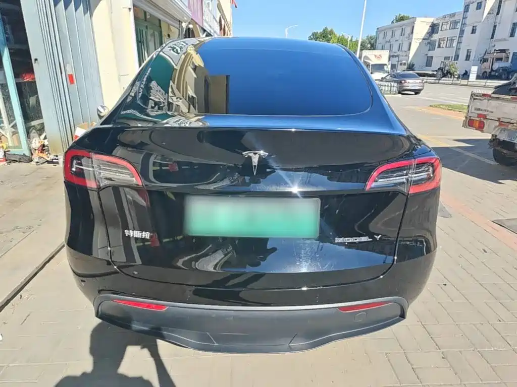 Tesla Model Y — фото 6