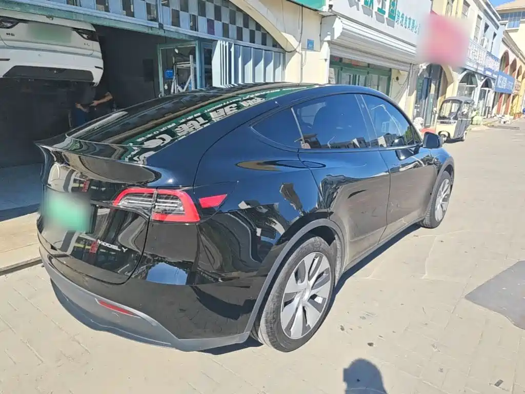 Tesla Model Y — фото 7