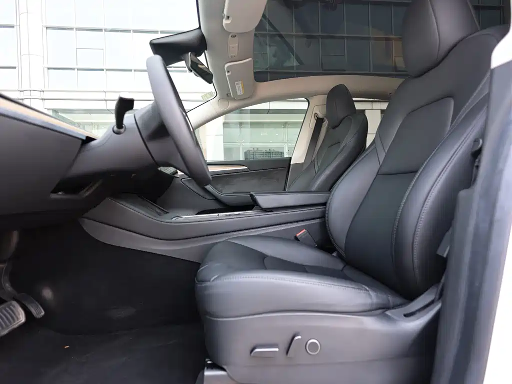 Tesla Model Y — фото 11