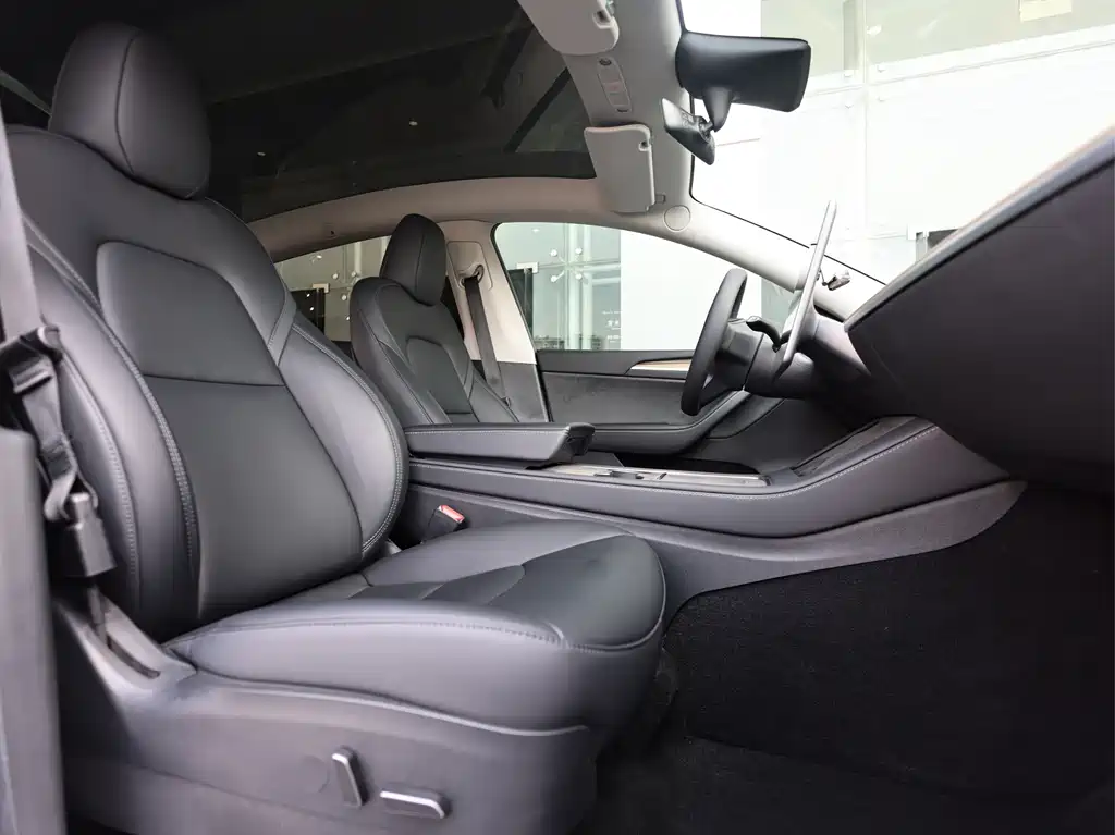 Tesla Model Y — фото 13