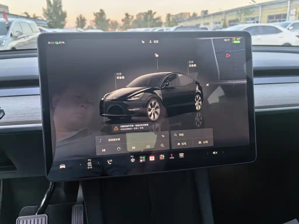 Tesla Model Y — фото 11