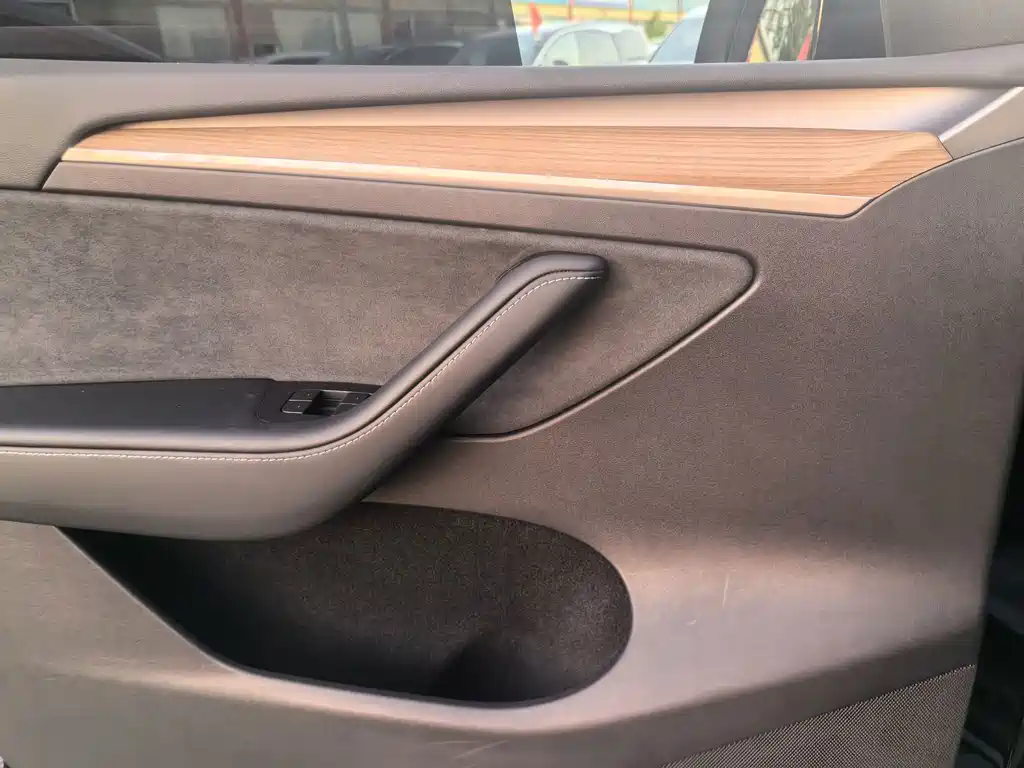 Tesla Model Y — фото 13