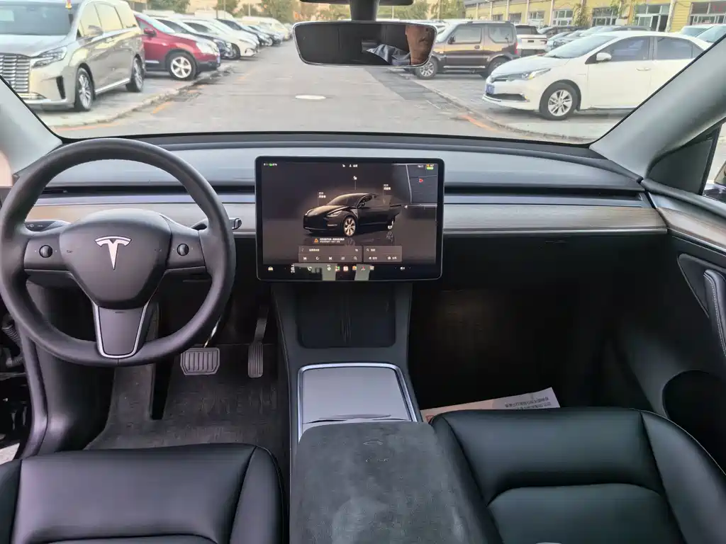 Tesla Model Y — фото 8
