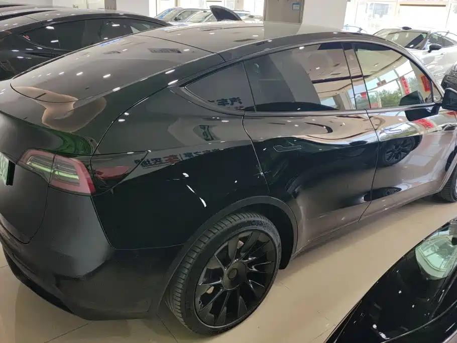 Tesla Model Y — фото 3