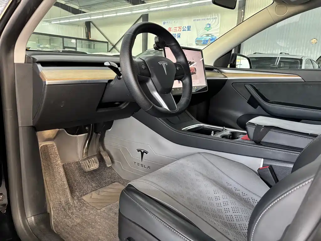 Tesla Model Y — фото 7
