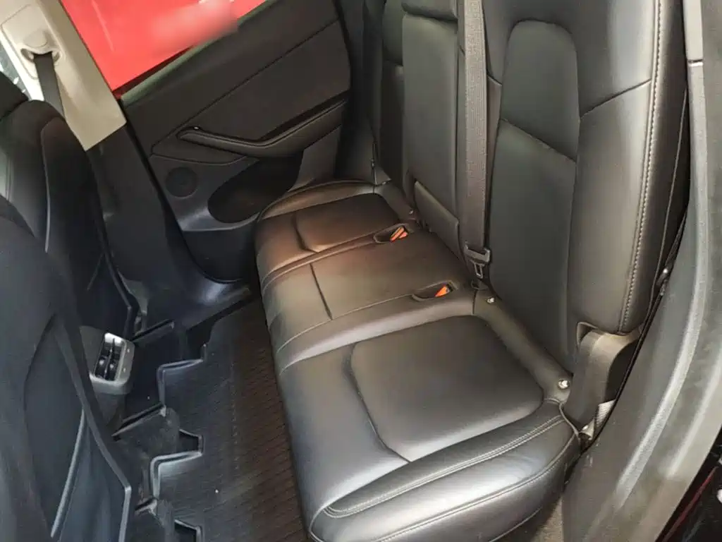 Tesla Model Y — фото 17