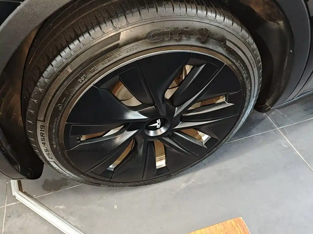 Tesla Model Y — фото 23