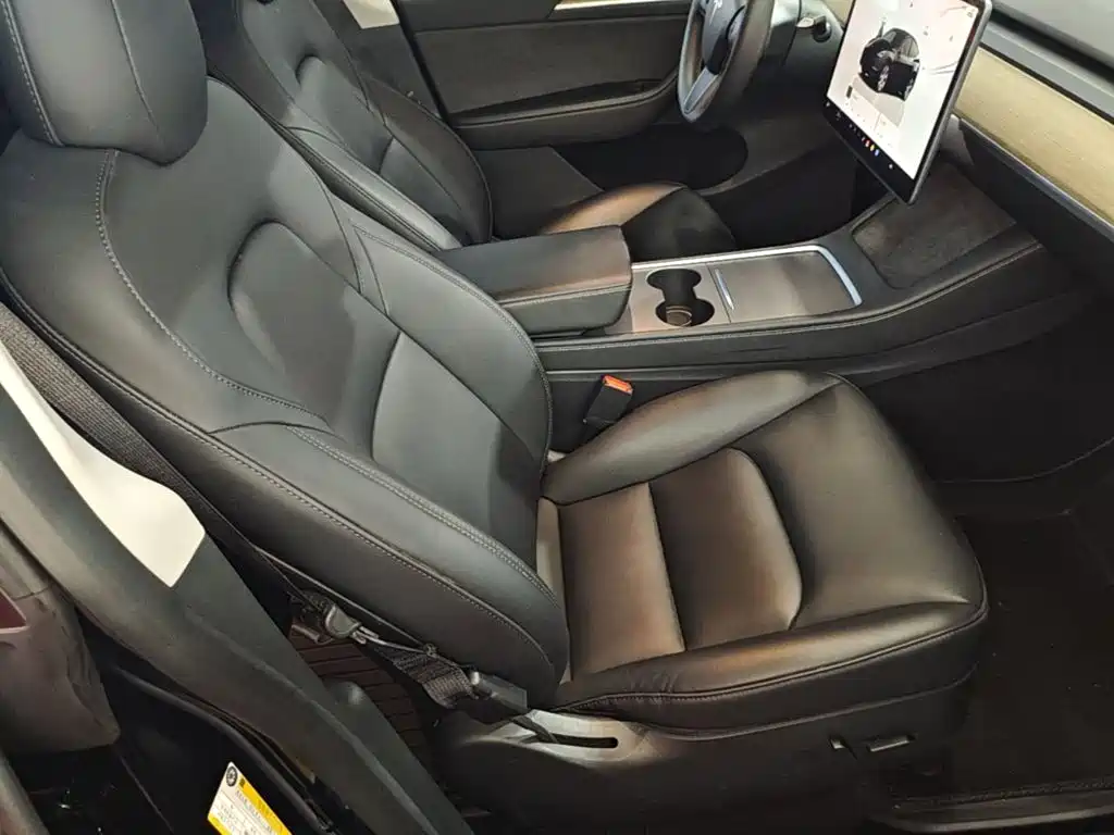 Tesla Model Y — фото 25