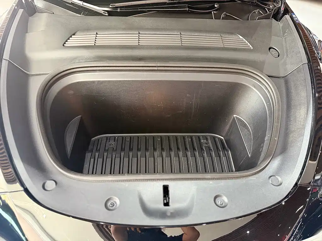 Tesla Model Y — фото 17