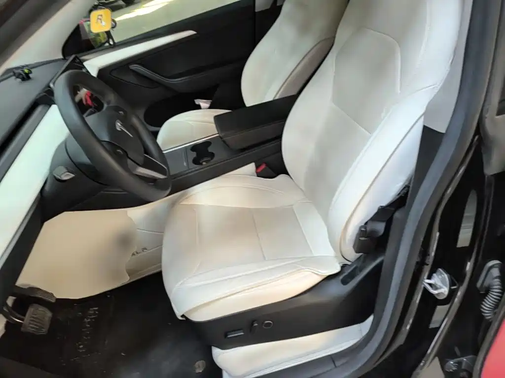 Tesla Model Y — фото 15