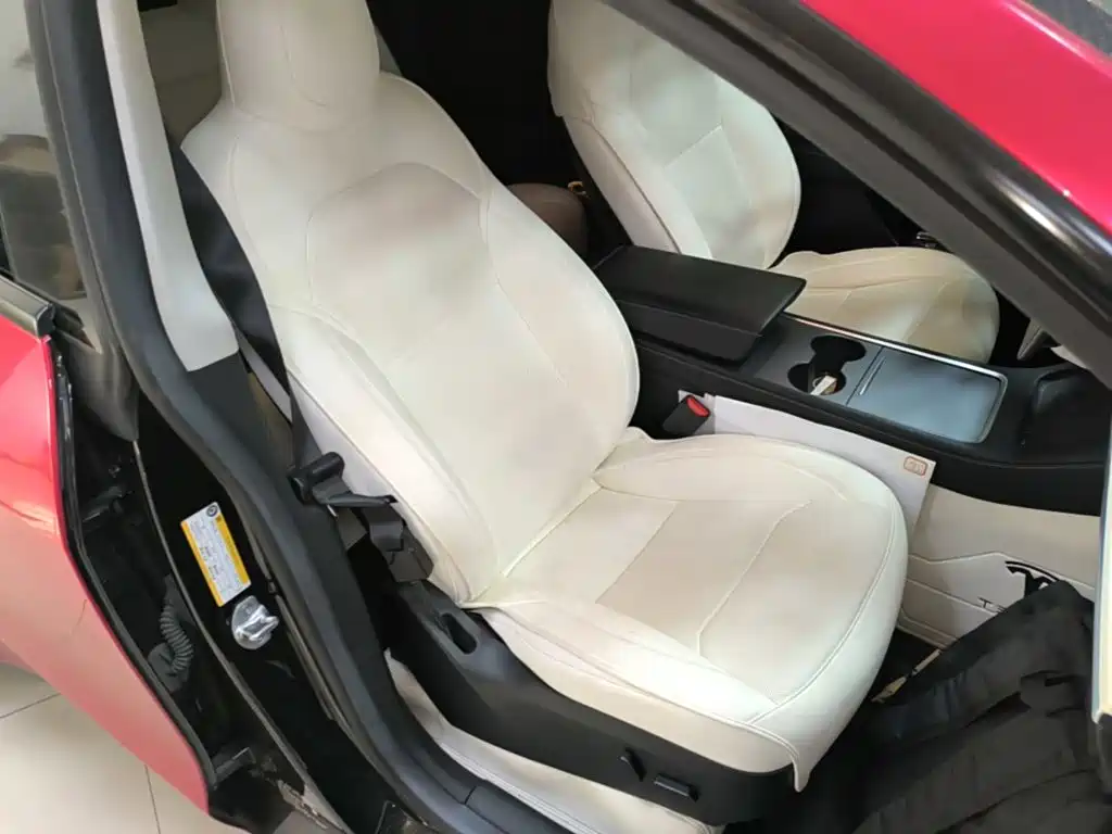 Tesla Model Y — фото 25