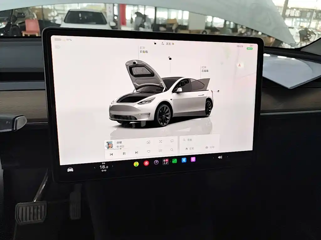 Tesla Model Y — фото 13