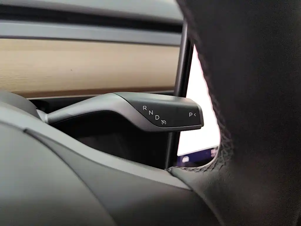 Tesla Model Y — фото 14