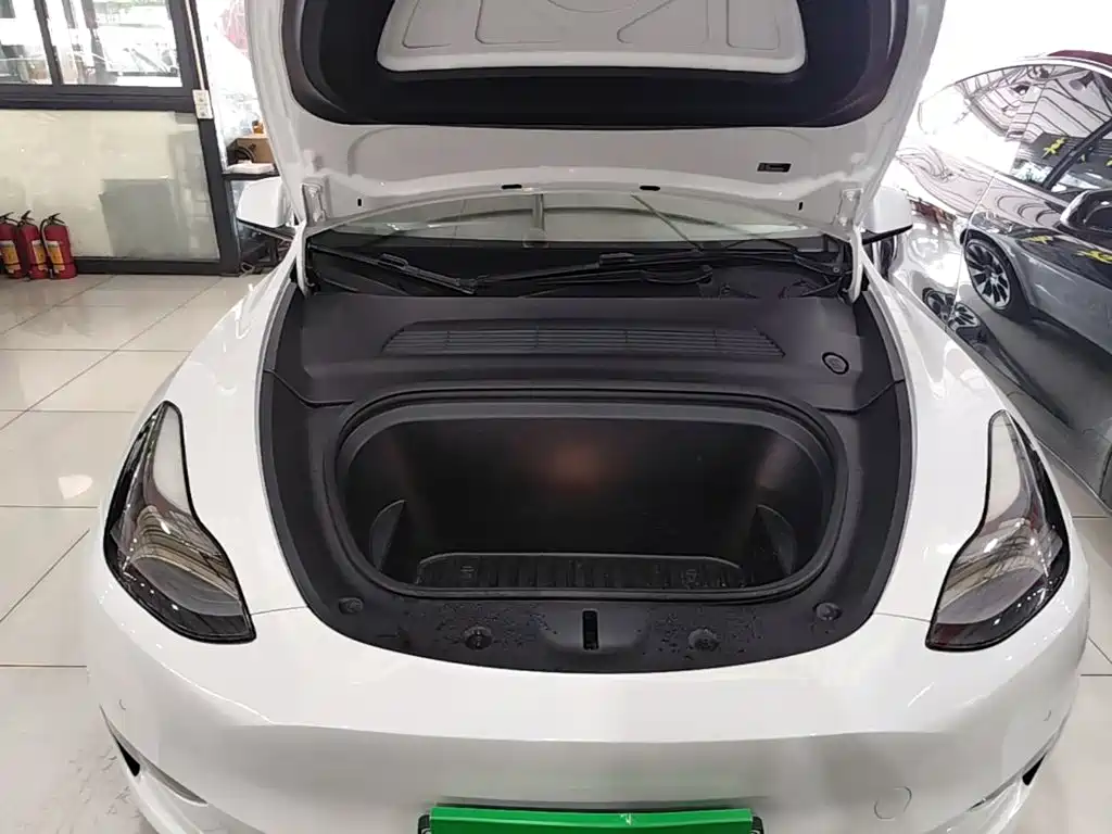 Tesla Model Y — фото 20