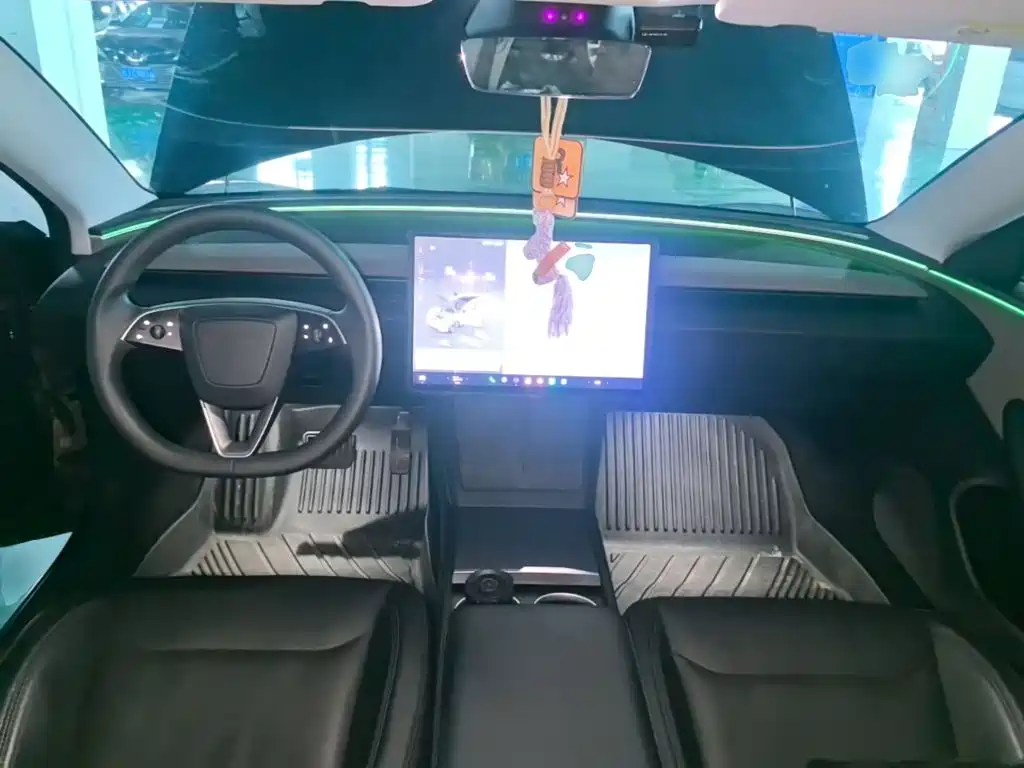 Tesla Model 3 — фото 3