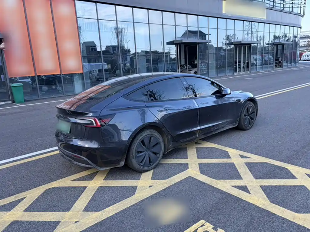 Tesla Model 3 — фото 23