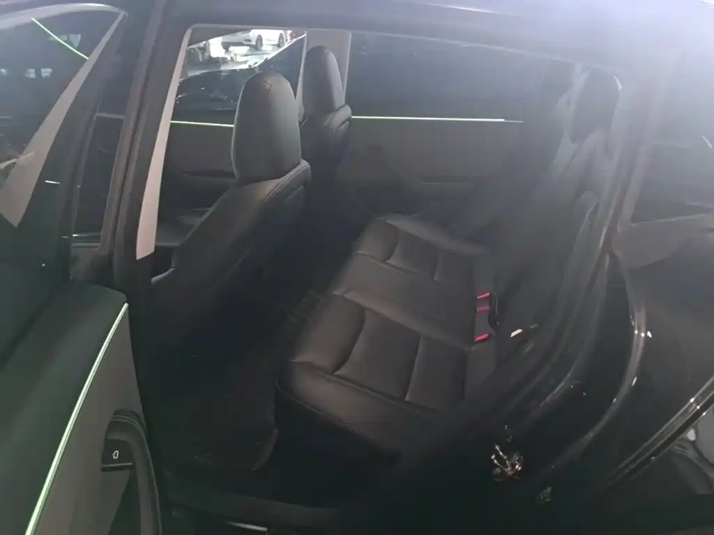 Tesla Model 3 — фото 10