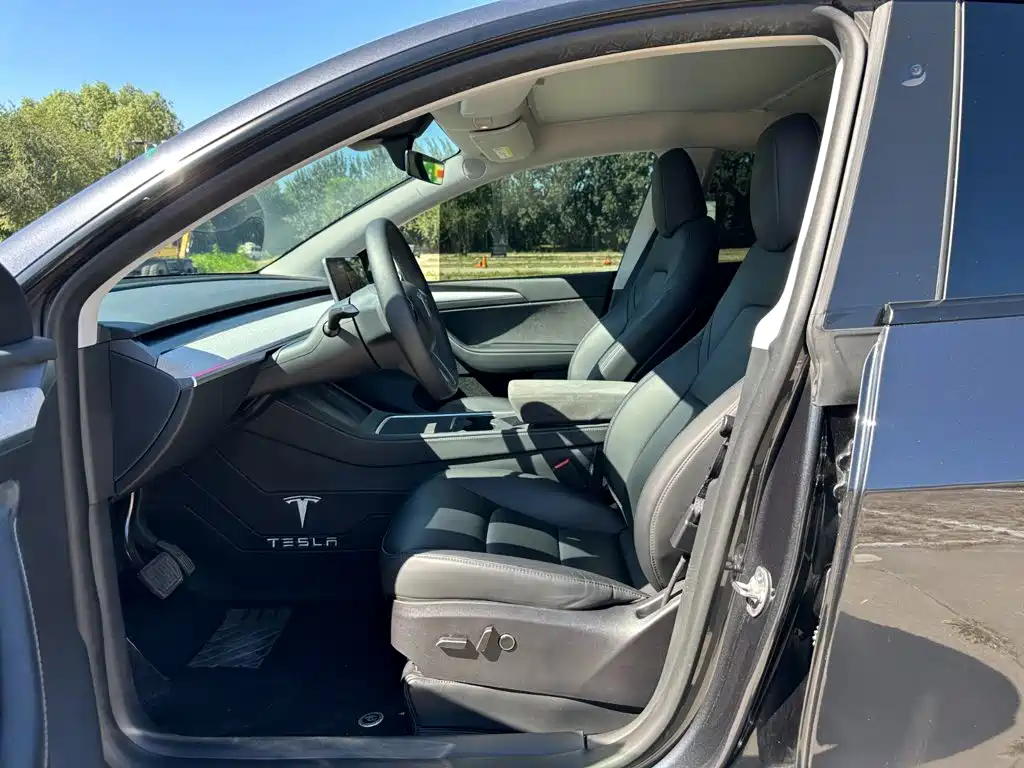 Tesla Model Y — фото 8